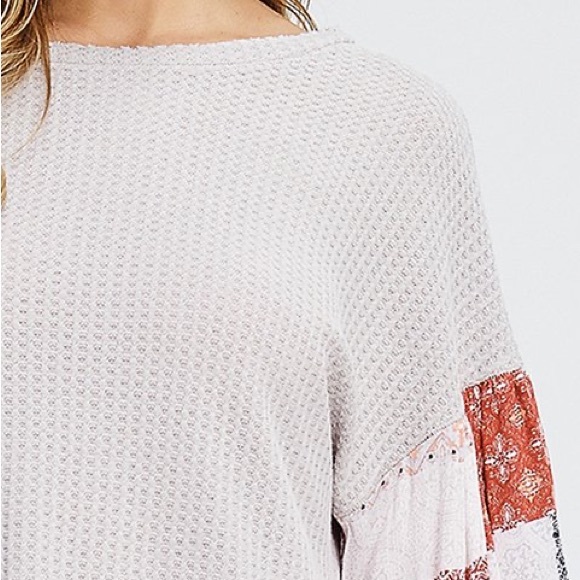 In Loom Gray Waffle Knit Contrast Sleeve Madison Top Women Size M - Picture 5 of 7